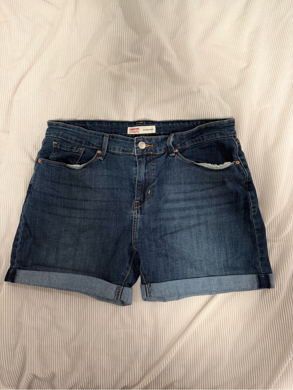 Levi’s Dark Wash Denim Roll-Cuff Women’s Shorts